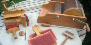 Wollvorbereitung - Kämme und Kardiergeräte